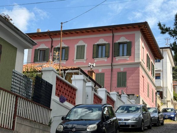 appartamento in vendita a Trieste in zona Gretta