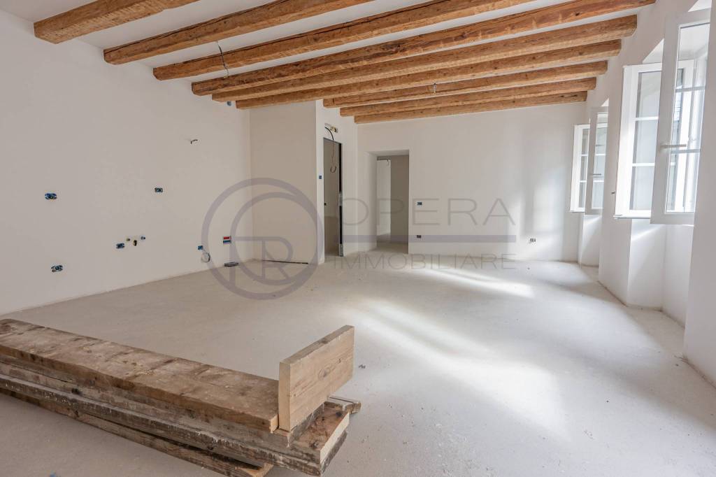 appartamento in vendita a Trieste in zona Borgo Teresiano