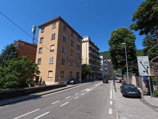 locale commerciale in vendita a Trieste in zona Cologna