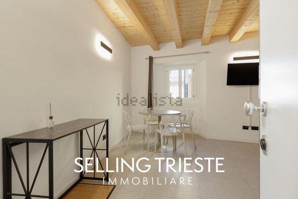 appartamento in vendita a Trieste in zona Città Vecchia