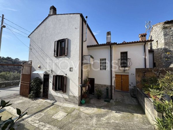 casa indipendente in vendita a Trieste in zona Longhera