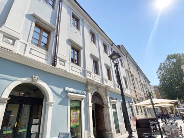appartamento in vendita a Trieste in zona Città Vecchia