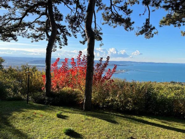 casa indipendente in vendita a Trieste in zona Conconello
