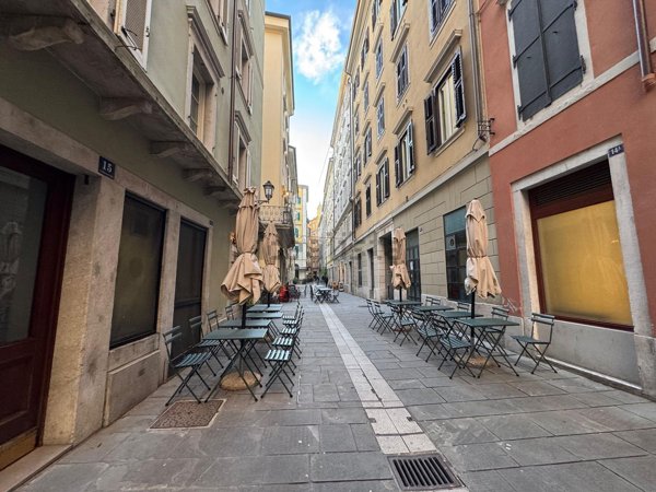 appartamento in vendita a Trieste in zona Città Vecchia