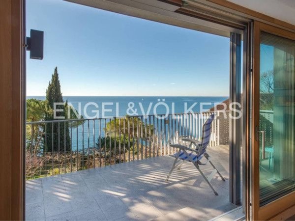 casa indipendente in vendita a Trieste in zona Miramare