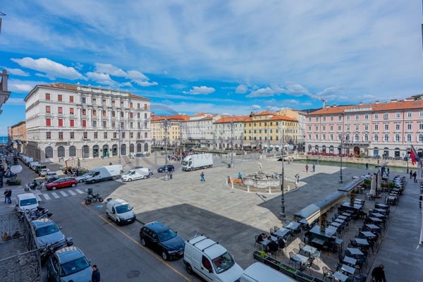 appartamento in vendita a Trieste in zona Borgo Teresiano