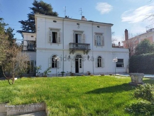 casa indipendente in vendita a Trieste in zona Barriera vecchia