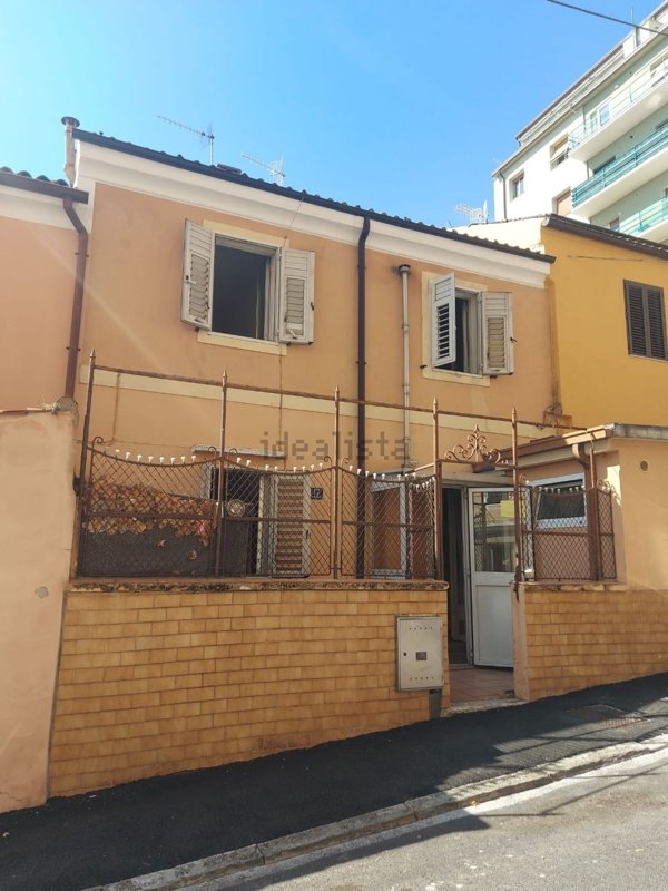 casa indipendente in vendita a Trieste in zona San Giacomo