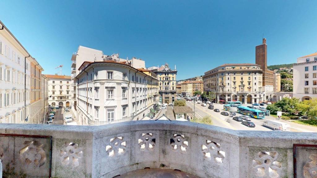 appartamento in vendita a Trieste in zona Borgo Teresiano