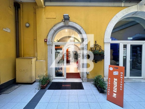 casa semindipendente in vendita a Trieste in zona Borgo Teresiano
