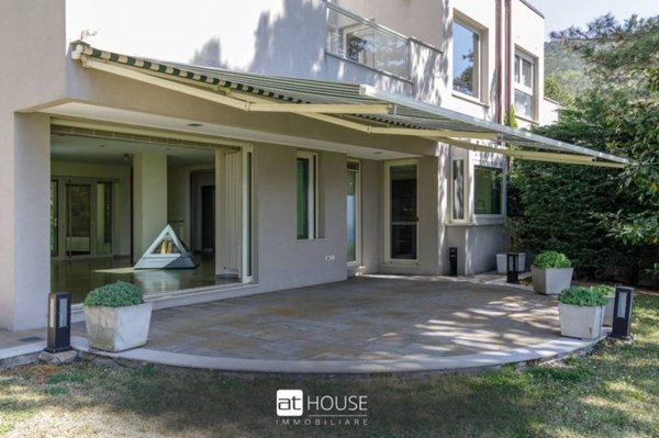 casa indipendente in vendita a Trieste in zona Trebiciano