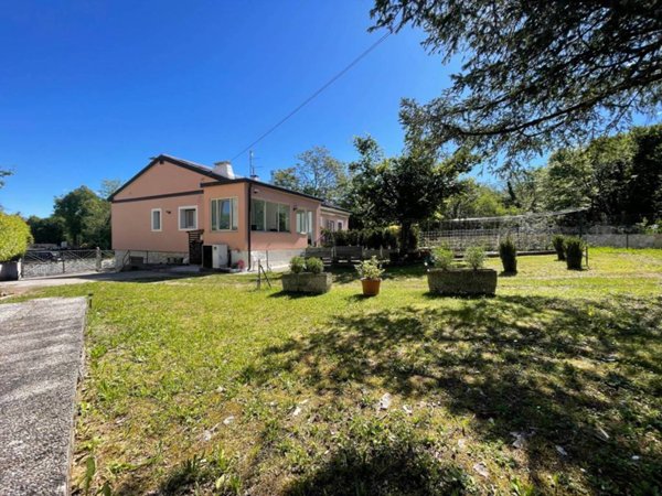 casa indipendente in vendita a Trieste in zona Conconello
