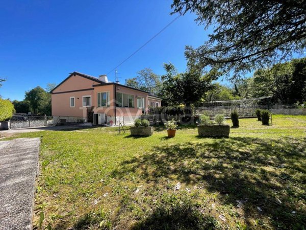 casa indipendente in vendita a Trieste in zona Conconello