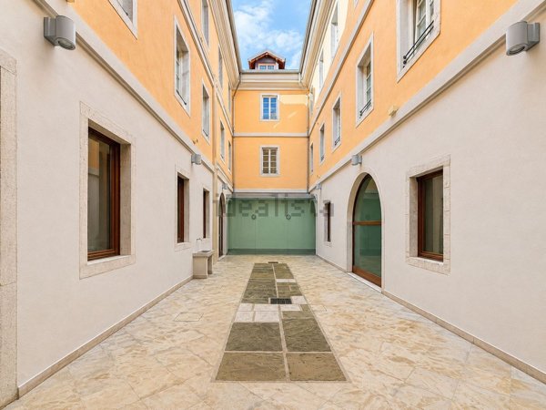 appartamento in vendita a Trieste in zona Borgo Teresiano