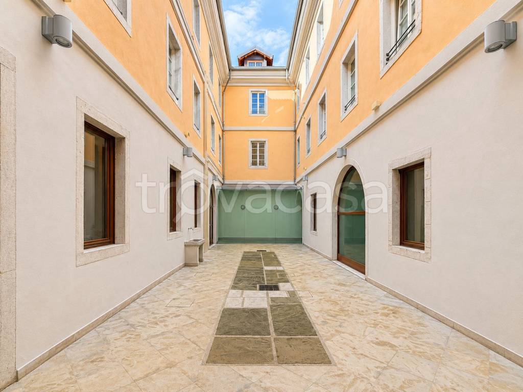 appartamento in vendita a Trieste in zona Borgo Teresiano