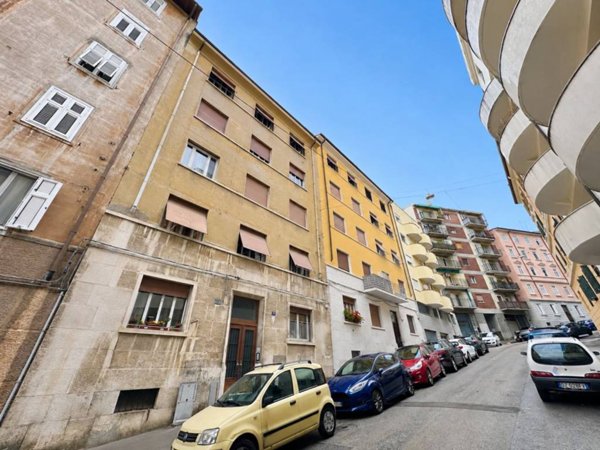 appartamento in vendita a Trieste in zona Roiano