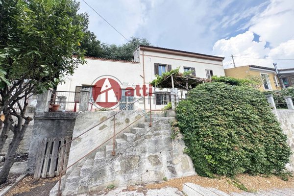 esavano in vendita a Trieste in zona Roiano