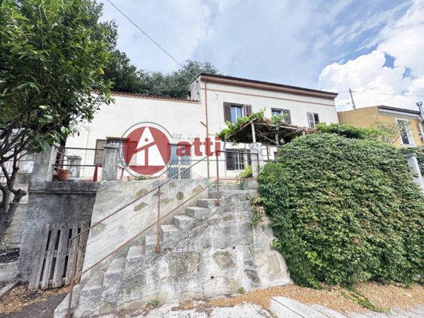 esavano in vendita a Trieste in zona Roiano