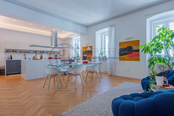 appartamento in vendita a Trieste in zona Borgo Teresiano