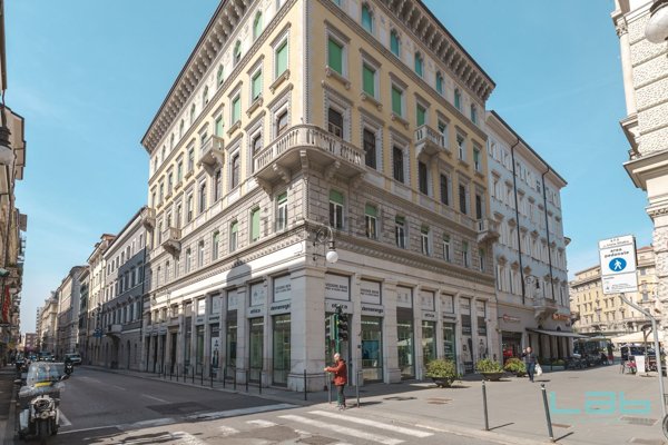 appartamento in vendita a Trieste in zona Borgo Teresiano