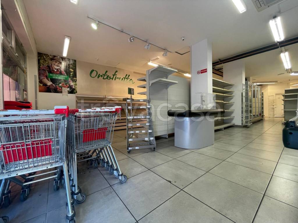 negozio in vendita a Trieste in zona Roiano