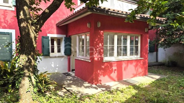 casa indipendente in vendita a Trieste in zona San Vito
