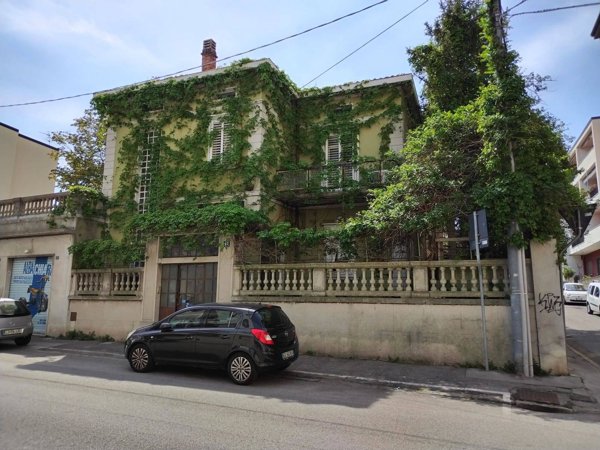 casa indipendente in vendita a Trieste