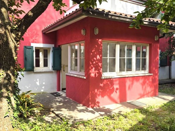 casa indipendente in vendita a Trieste in zona San Vito