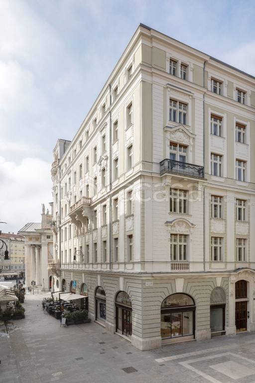appartamento in vendita a Trieste in zona Borgo Teresiano