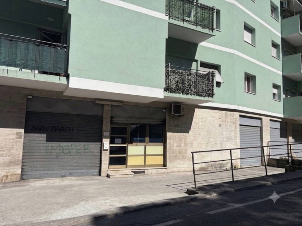 negozio in vendita a Trieste in zona Valmaura