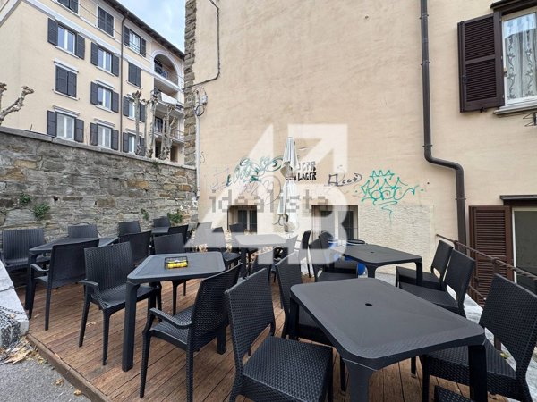 negozio in vendita a Trieste in zona Cologna