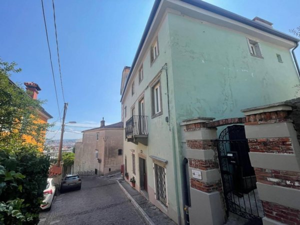 appartamento in vendita a Trieste in zona Cattinara