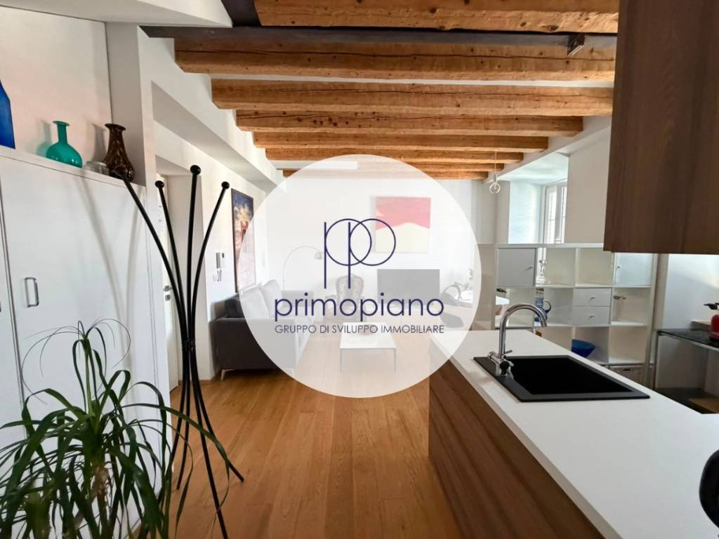 appartamento in vendita a Trieste in zona Cavana