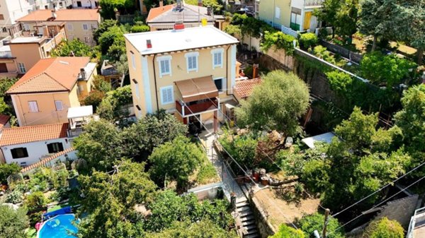casa indipendente in vendita a Trieste in zona Roiano