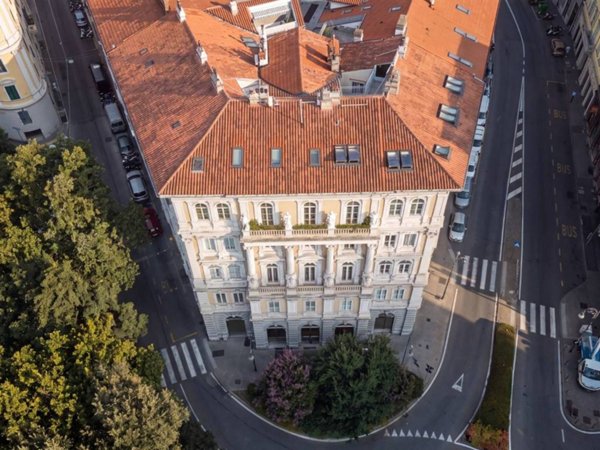 appartamento in vendita a Trieste in zona Città Nuova