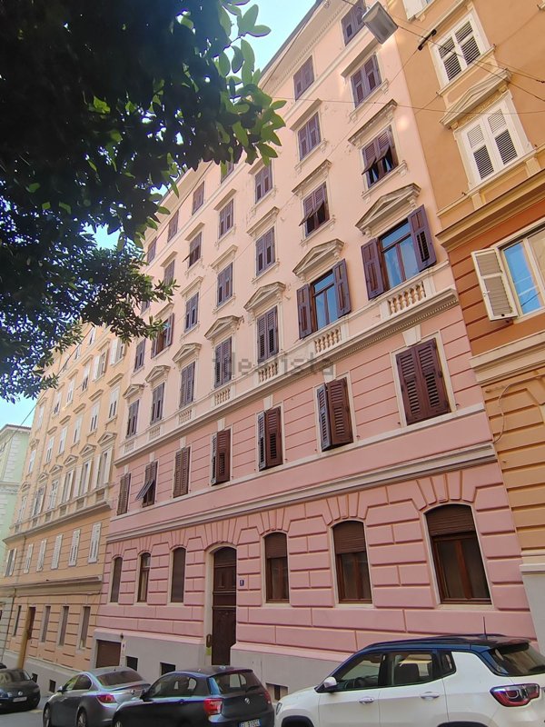 appartamento in vendita a Trieste in zona Città Nuova
