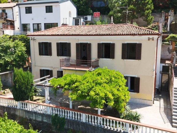 casa indipendente in vendita a Trieste in zona Roiano