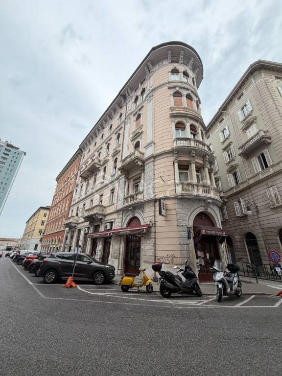 appartamento in vendita a Trieste in zona Cavana