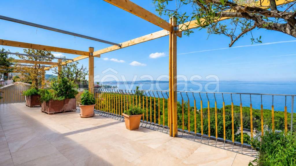 appartamento in vendita a Trieste in zona Barcola