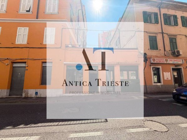 negozio in vendita a Trieste in zona San Giacomo