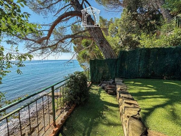 casa indipendente in vendita a Trieste in zona Santa Croce