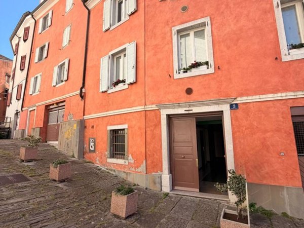 appartamento in vendita a Trieste in zona Cavana