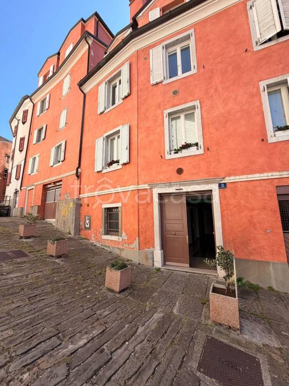 appartamento in vendita a Trieste in zona Città Vecchia