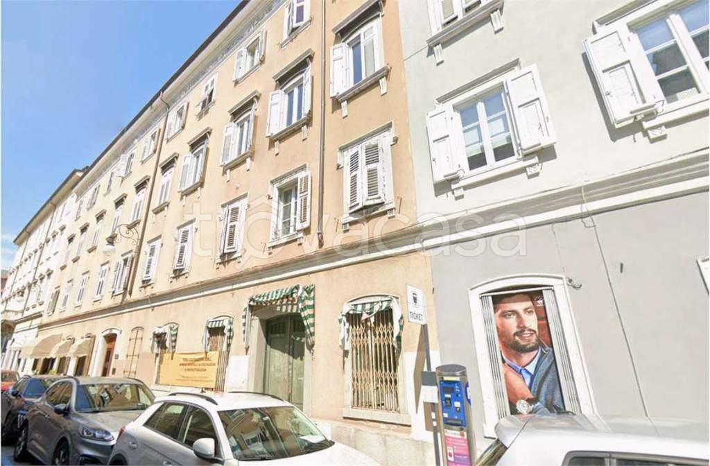 appartamento in vendita a Trieste in zona Borgo Teresiano