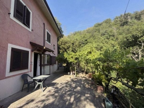 casa indipendente in vendita a Trieste in zona Gretta