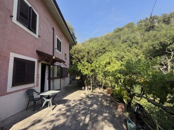 casa indipendente in vendita a Trieste in zona Gretta
