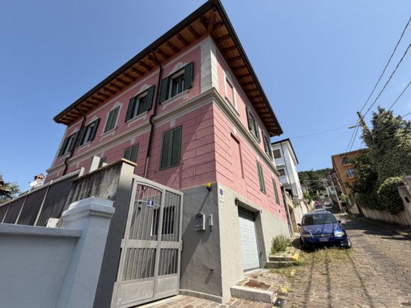 casa indipendente in vendita a Trieste in zona Gretta