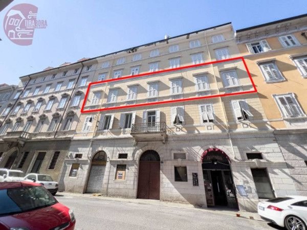 appartamento in vendita a Trieste in zona Città Vecchia