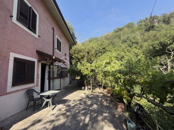 casa indipendente in vendita a Trieste in zona Gretta