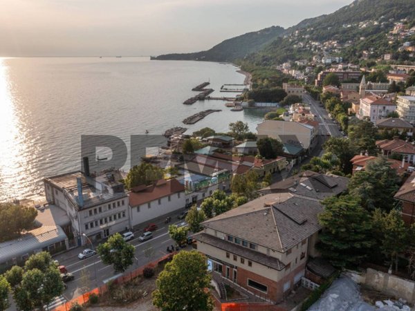 appartamento in vendita a Trieste in zona Barcola